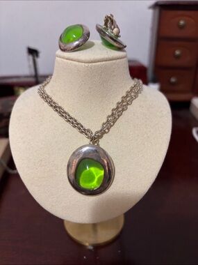 Green Glass Pendant Necklace and Clip-On Earrings Set - Unbranded